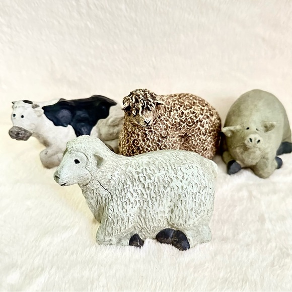 Set of 4 Primitive Farm Animal Figurines (Sheep, Pig, Cow, Lamb) W/ Stable Crate - Picture 4 of 13